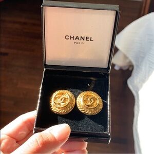 Chanel Gold Earrings clip on vintage
